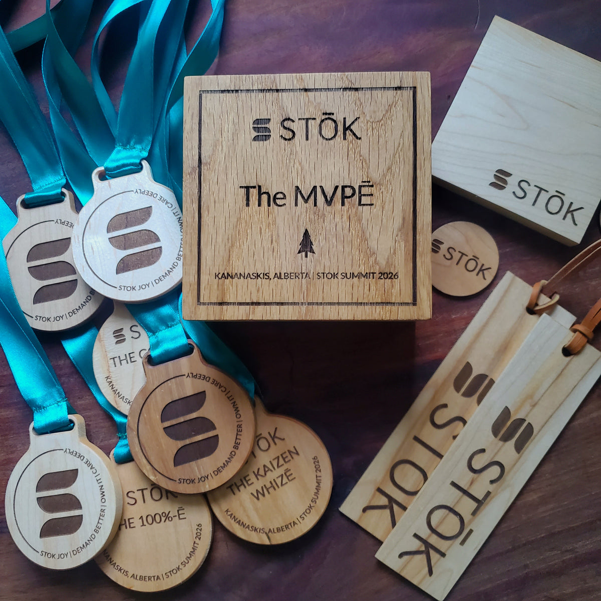 custom corporate awards and swag package stok 